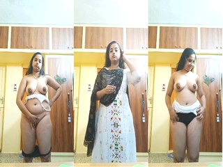 Viral MMS XXX of Desi Girl Shows Nude and Pussy