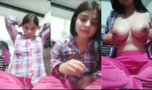 Sexy Desi Girl Shows Boobs for Viral Sex MMS