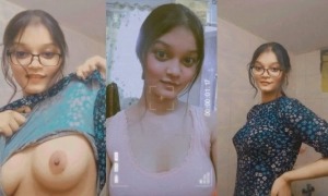 Cute Desi girl Shows Her Boobs and Pussy Viral XXX MMS