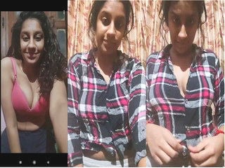 Indian Desi Girl Shows Boobs Viral XXX MMS