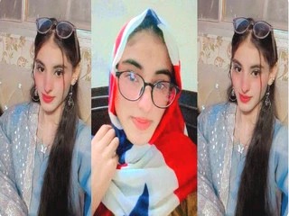 Desi Girl Showing Boobs and Rubbing Pussy indian sex videos